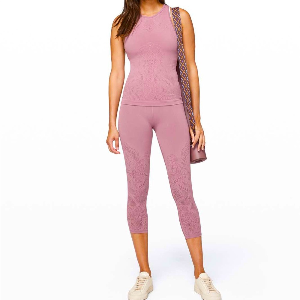 NWT Size 2 Lululemon Zen Expression Reveal Crop